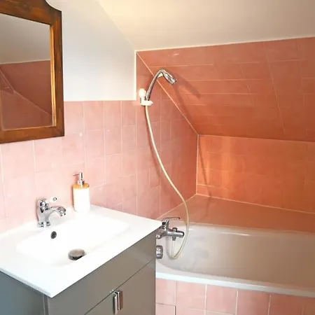 : 2 Pieces Proche A86 Et Commerces Apartment