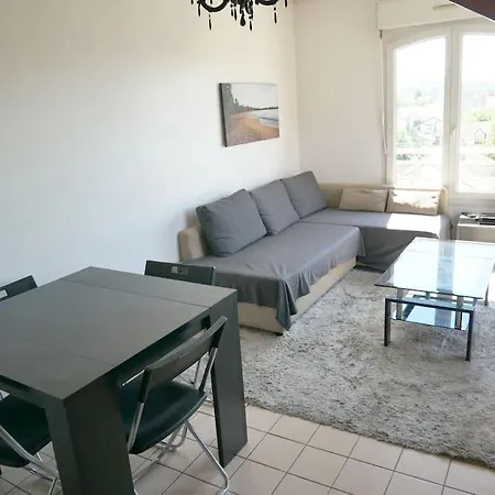 Apartment : 2 Pieces Proche A86 Et Commerces *