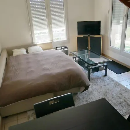 : 2 Pieces Proche A86 Et Commerces *